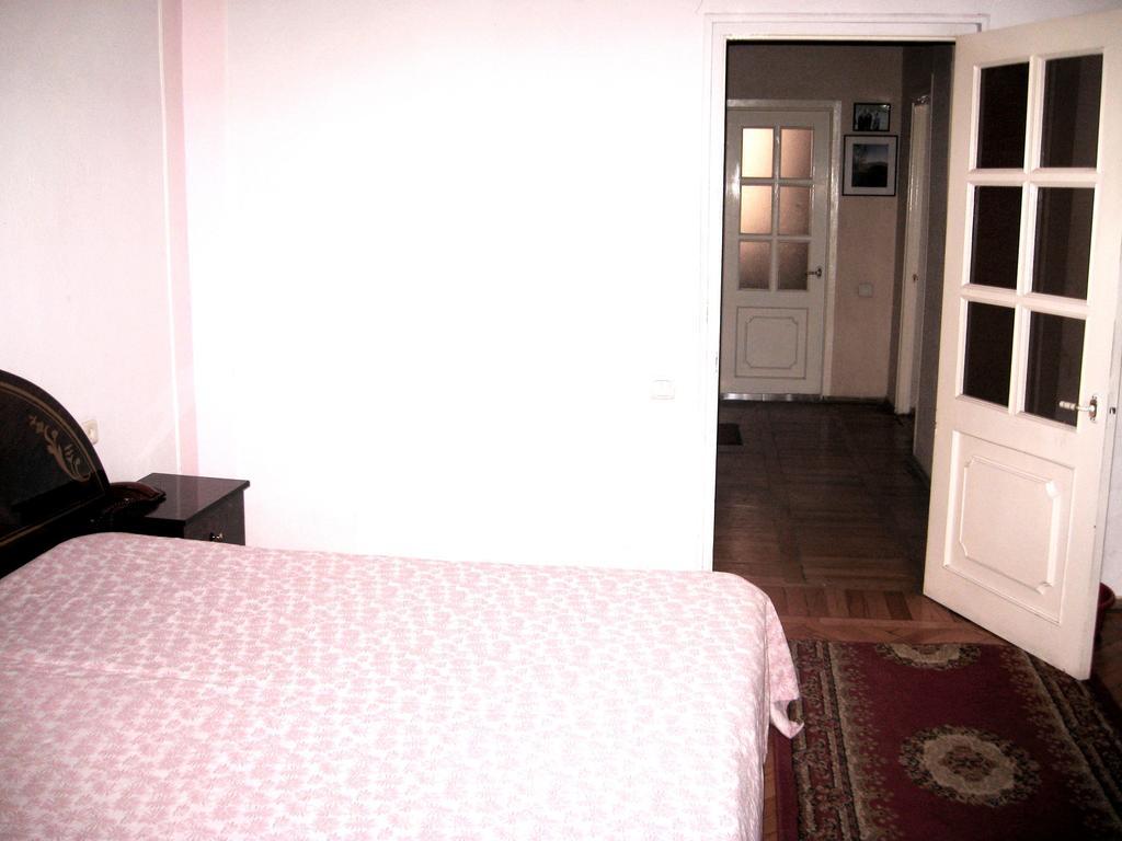 Apartment On Tumanyan Yerevan Room photo